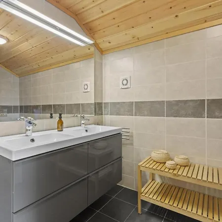 Verhof - 9p - With Sauna & Hot Tub Holiday home Vradal